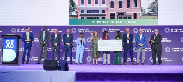 Check presentation onstage